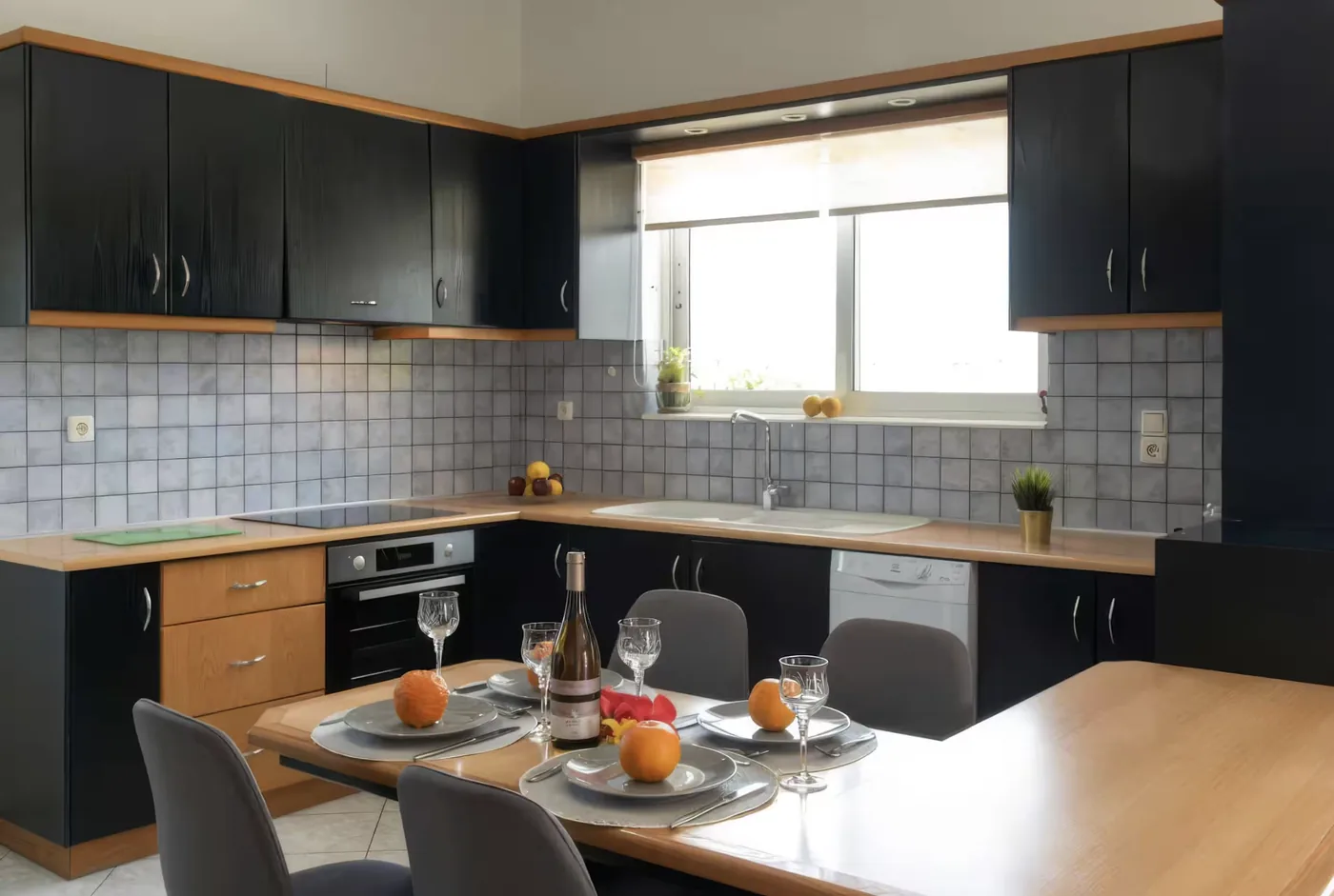 Fully equipped kitchen with oven, hob and dining table at Villa Morea